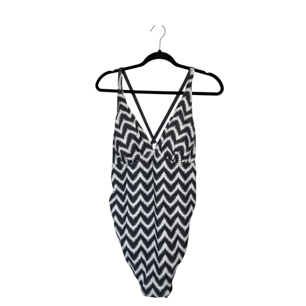 Liz Lange Maternity For Target Large Gray White Chevron Print One Piece Swimsuit